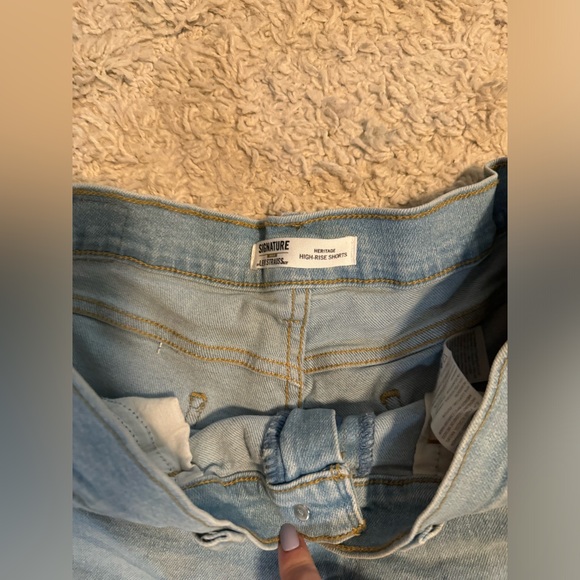 NWOT Levi High Waisted Shorts - Picture 5 of 6